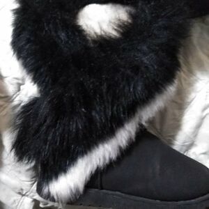 STYLISH Black & White Fur Topped Boots!